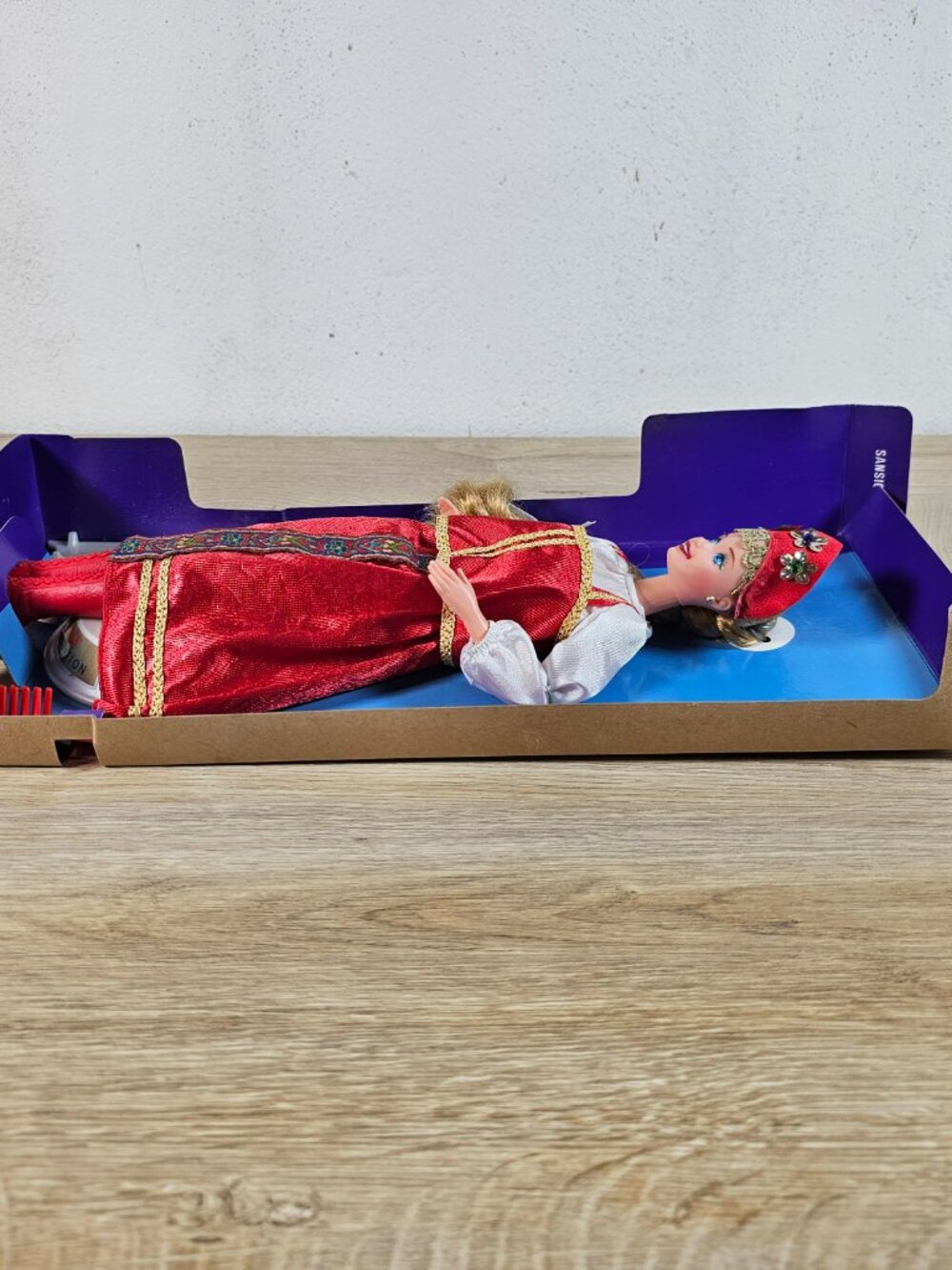 Mattel Barbie Doll of the World Russian Fashion Doll Red Vintage 1996 #16500 - Picture 10 of 11